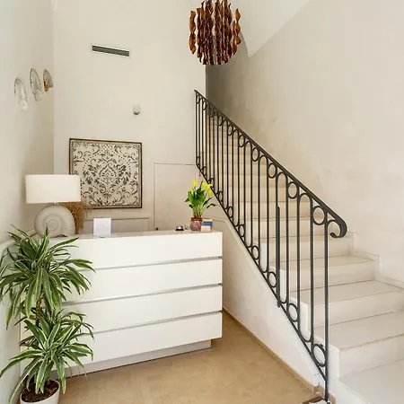 Palazzo Perla فندق مبيت وإفطار غالّيبولي