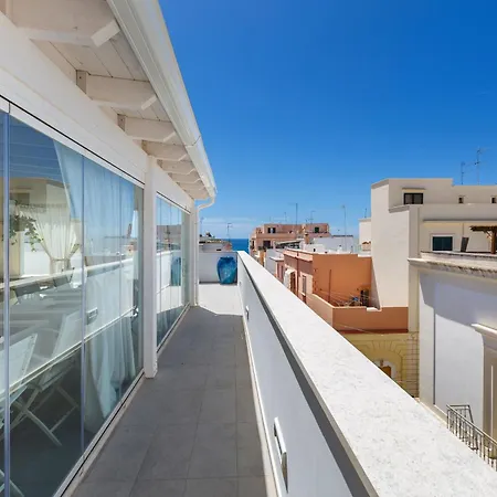 Palazzo Perla فندق مبيت وإفطار غالّيبولي